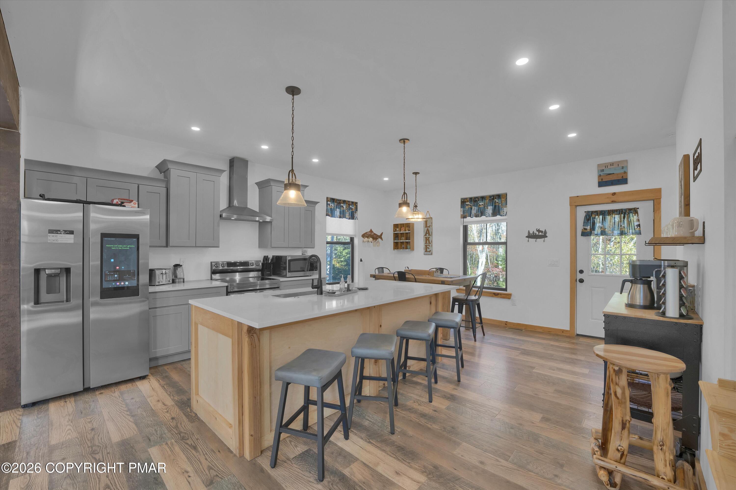 7669 Lake Shore Drive Property Photo 4
