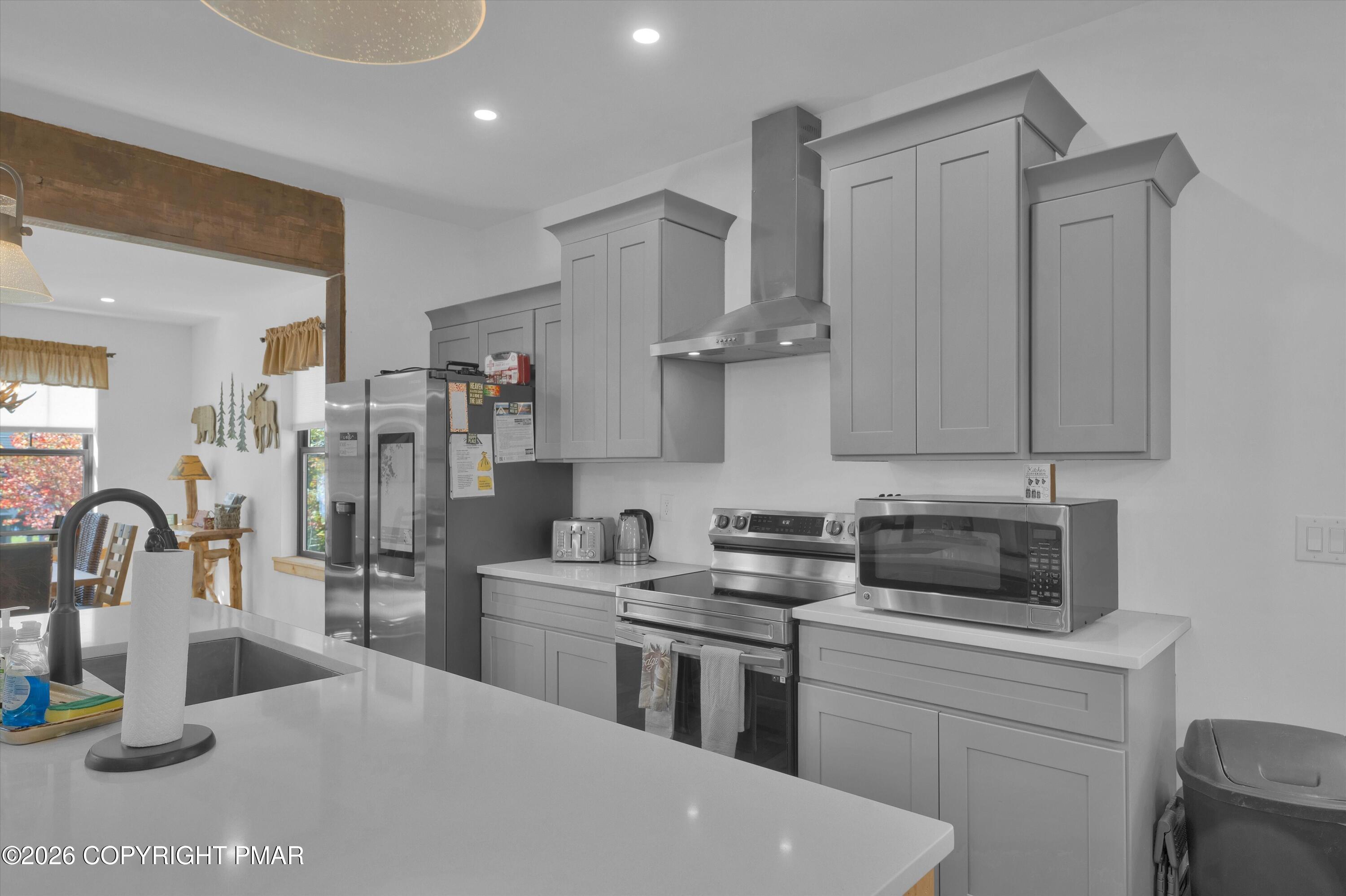 7669 Lake Shore Drive Property Photo 14