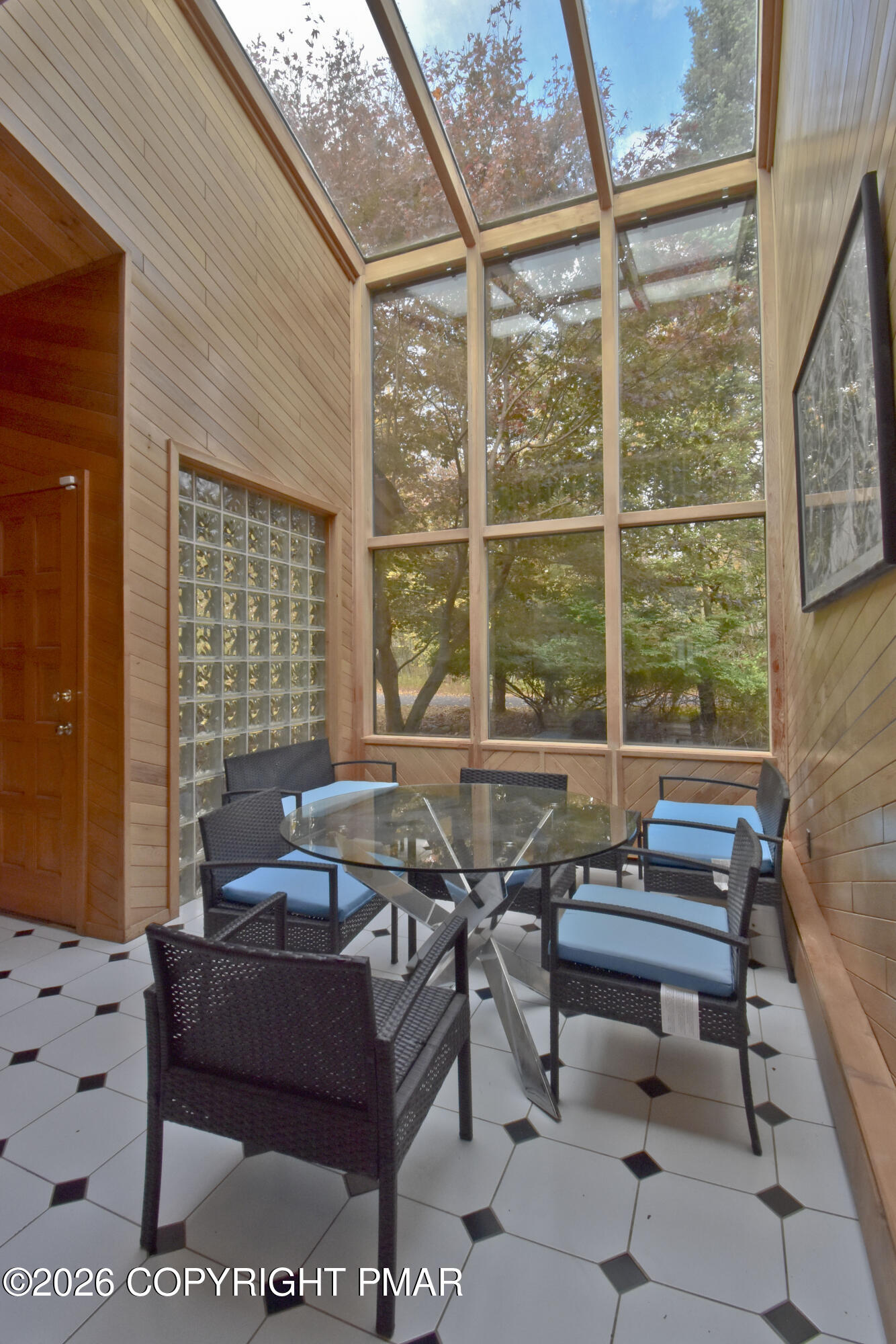218 Larch Oval Property Photo 4