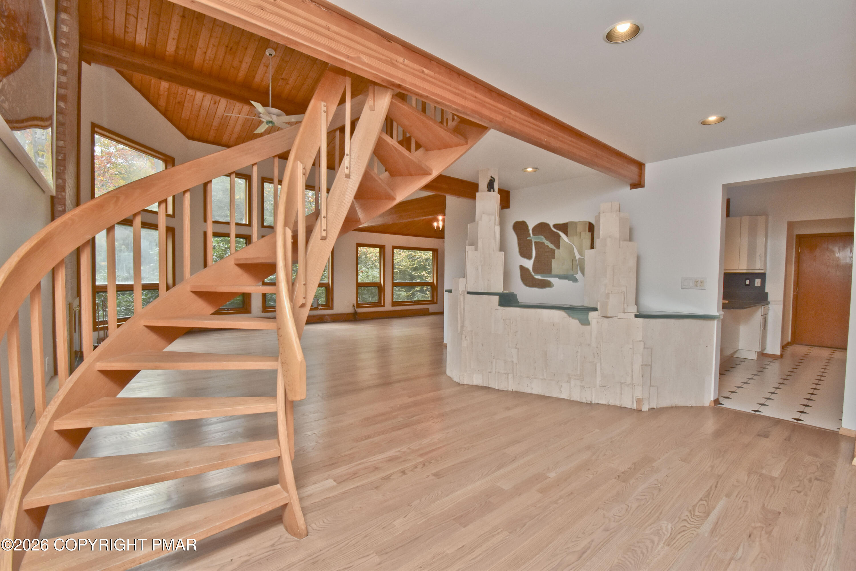 218 Larch Oval Property Photo 6