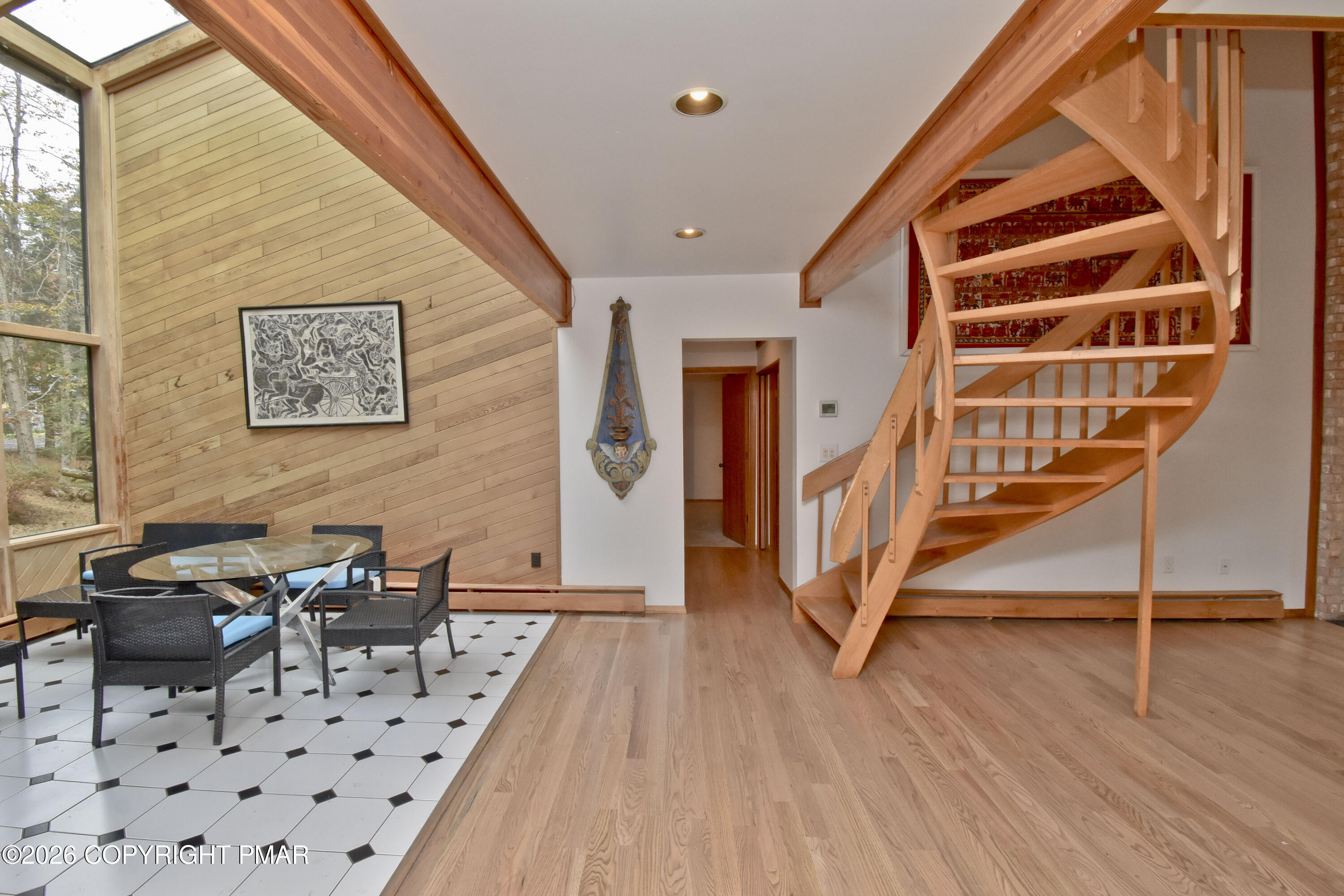 218 Larch Oval Property Photo 8