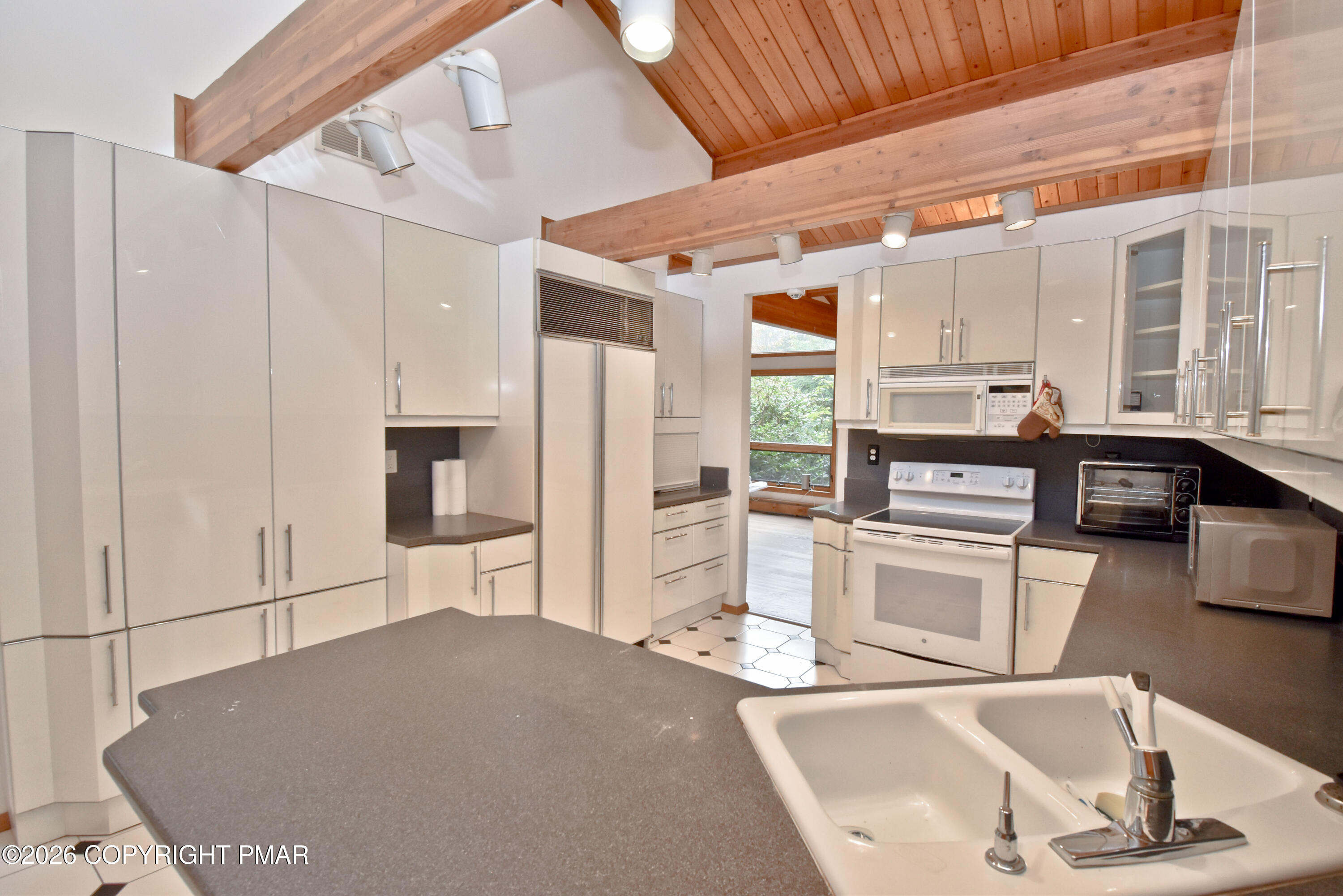 218 Larch Oval Property Photo 18
