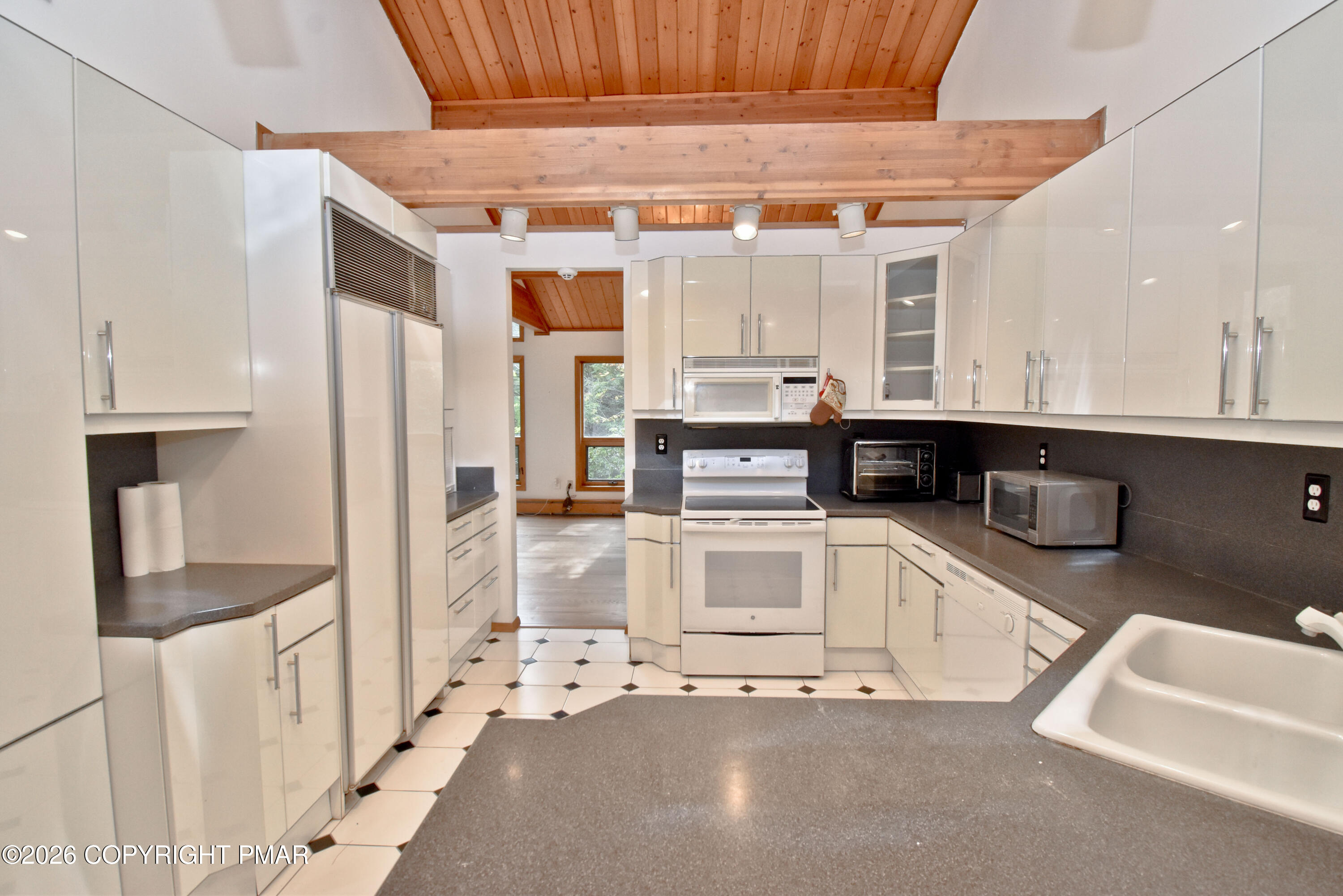 218 Larch Oval Property Photo 19