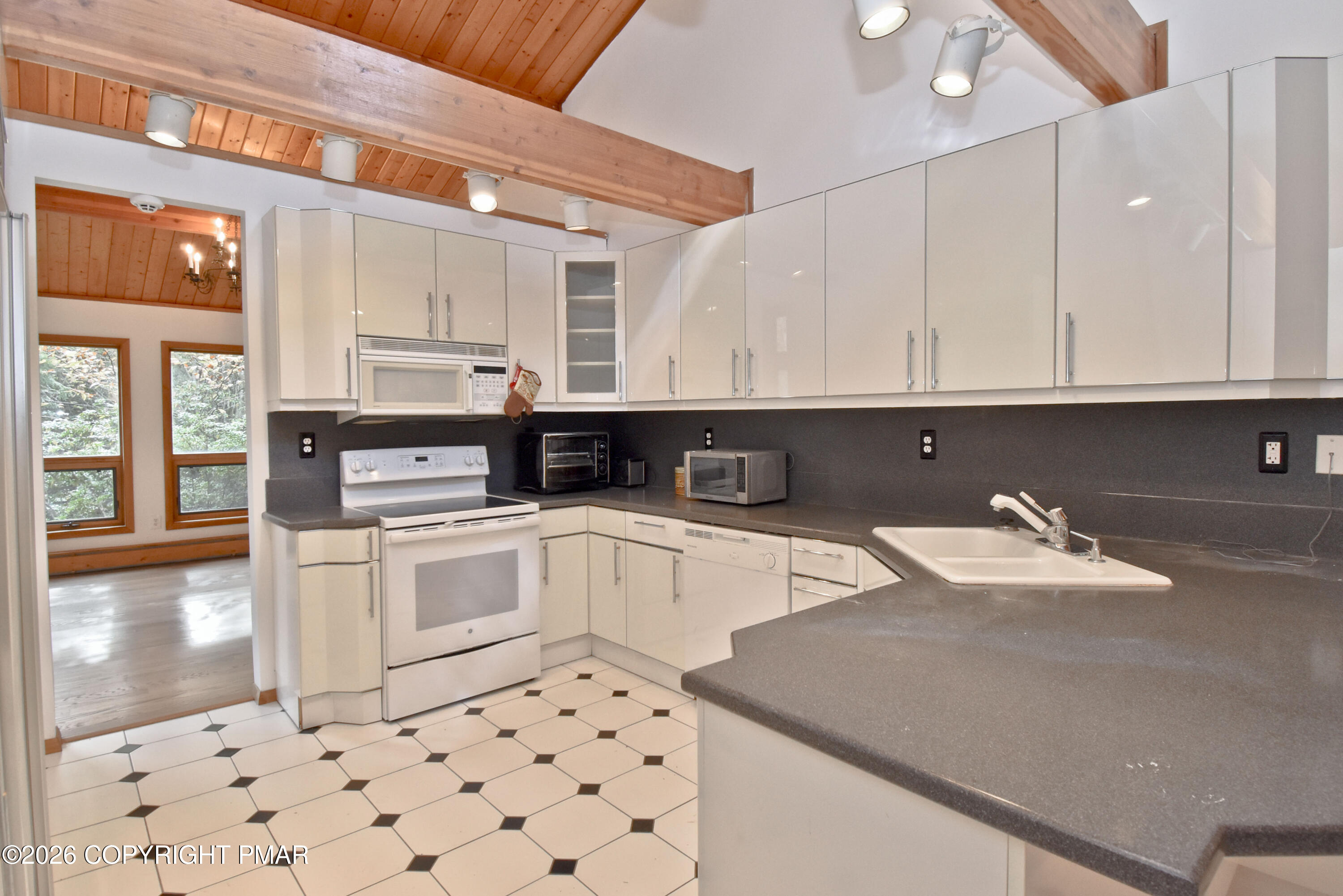 218 Larch Oval Property Photo 20