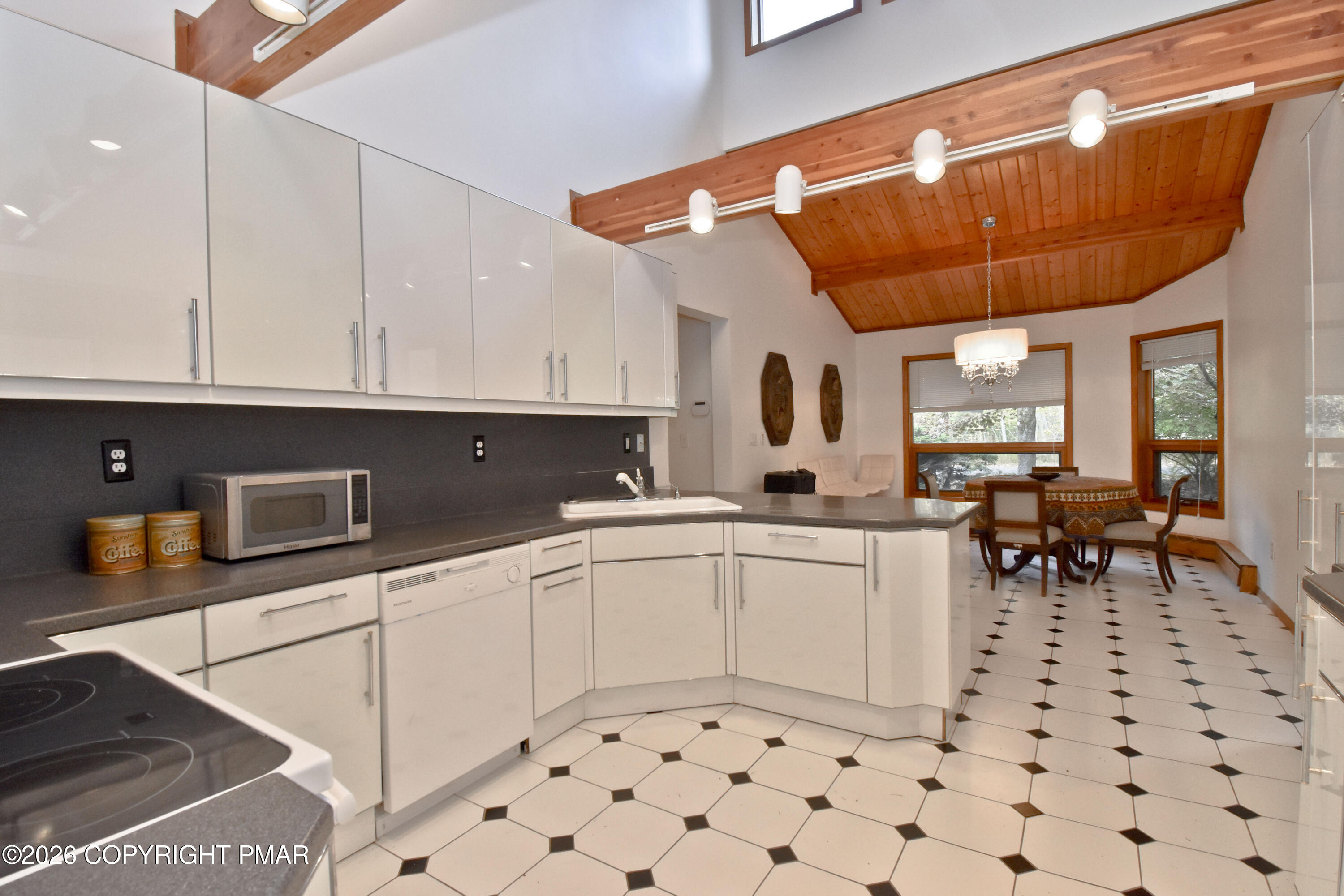 218 Larch Oval Property Photo 22