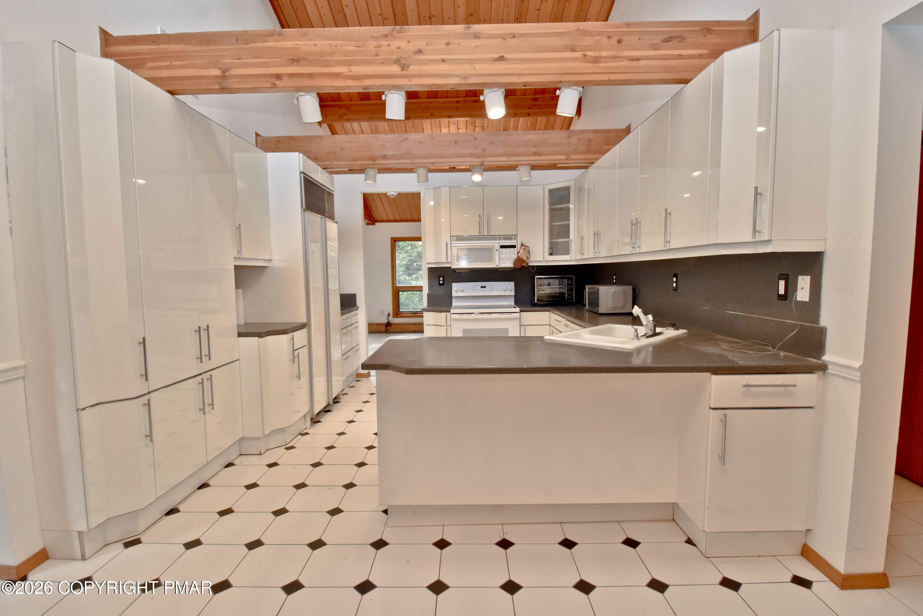 218 Larch Oval Property Photo 26