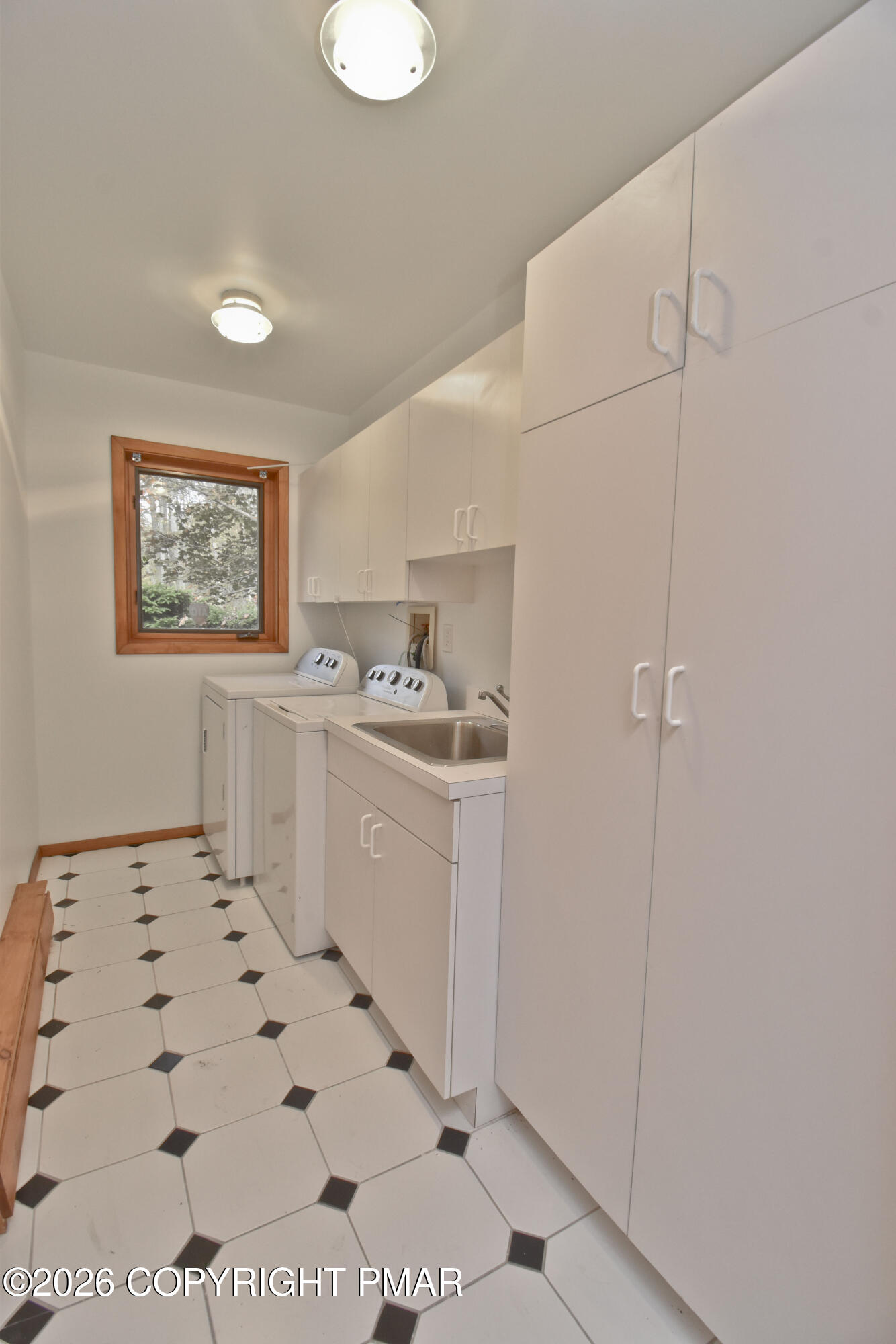 218 Larch Oval Property Photo 27