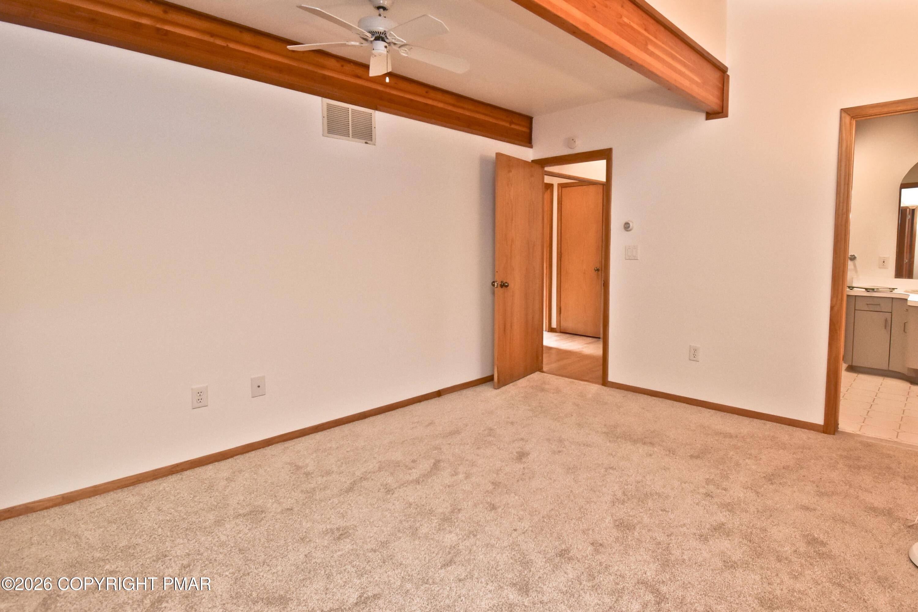 218 Larch Oval Property Photo 32