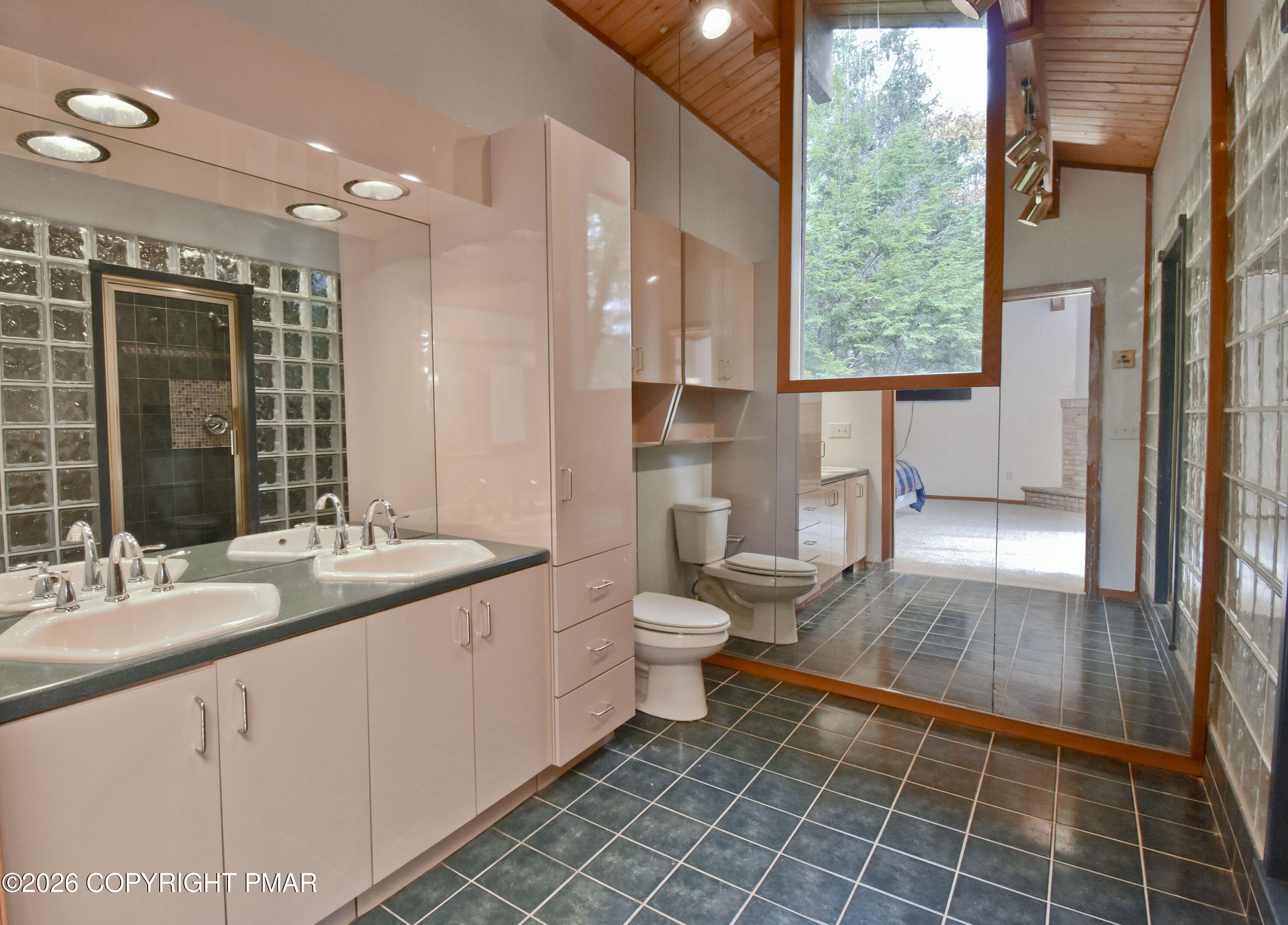 218 Larch Oval Property Photo 45