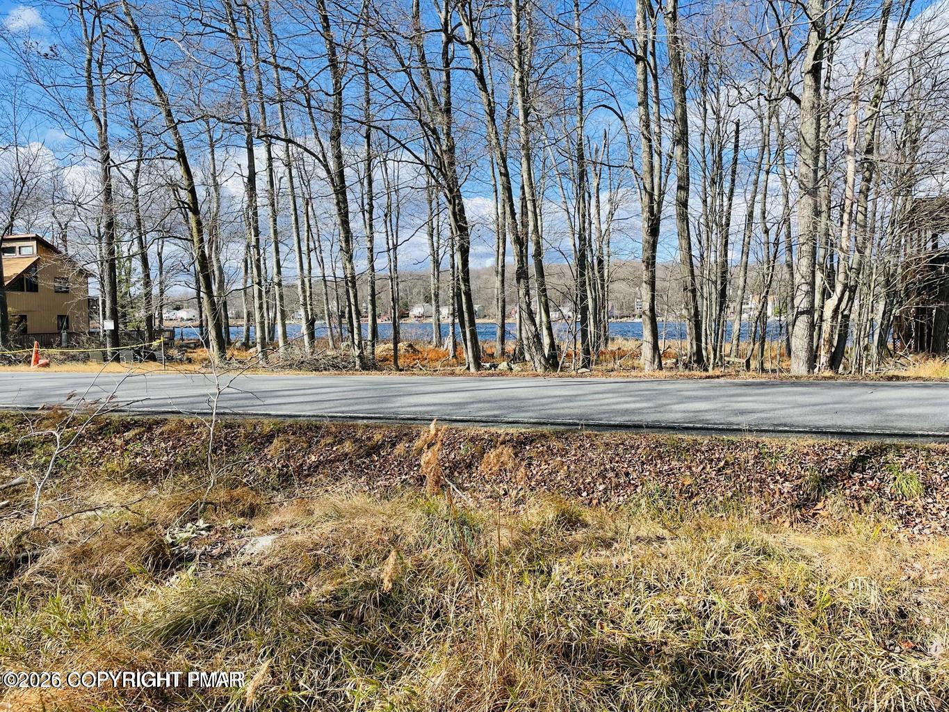 Waterfront Dr 800 Drive Property Photo 1