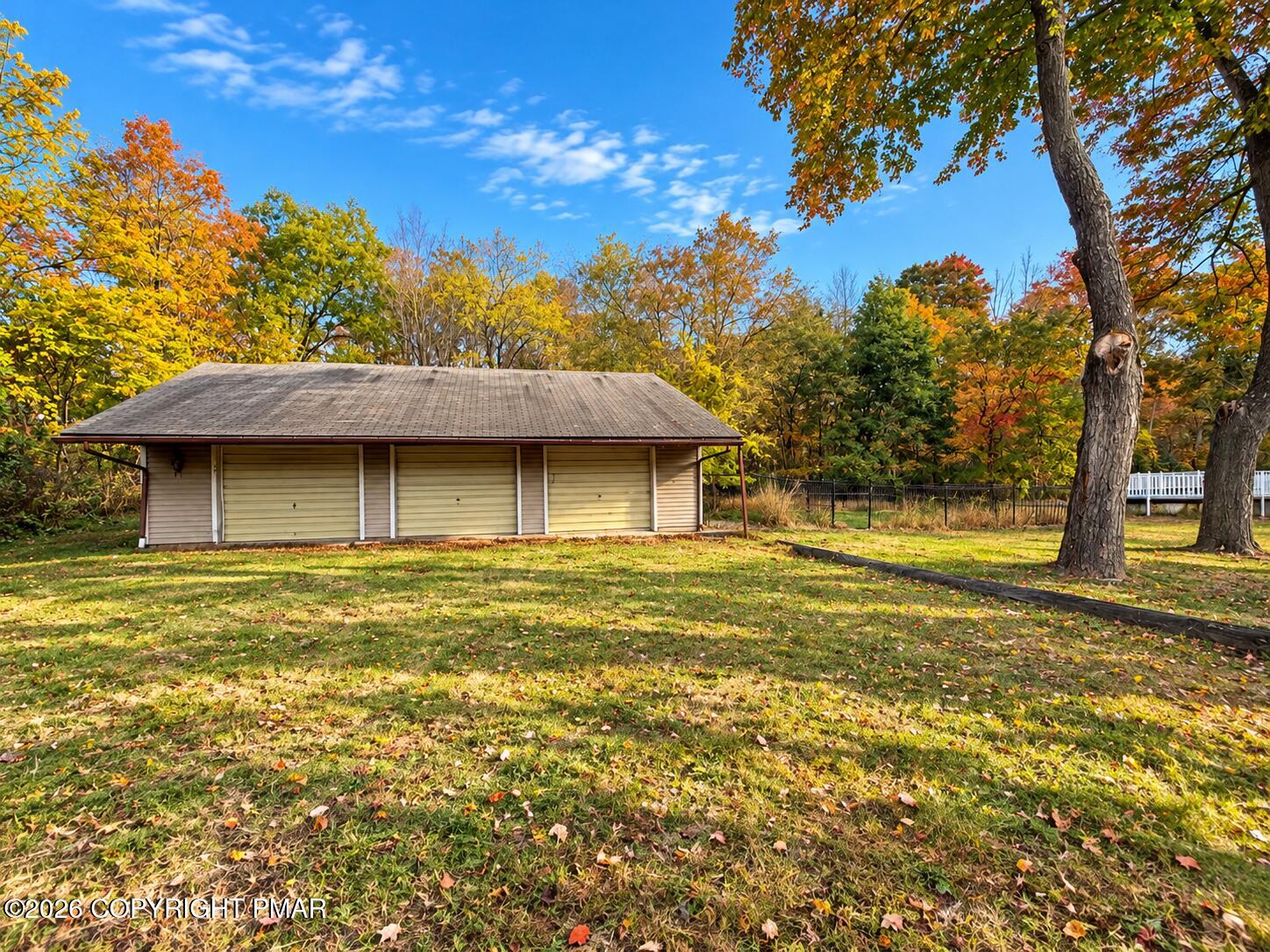 222 Lily Street Property Photo 10