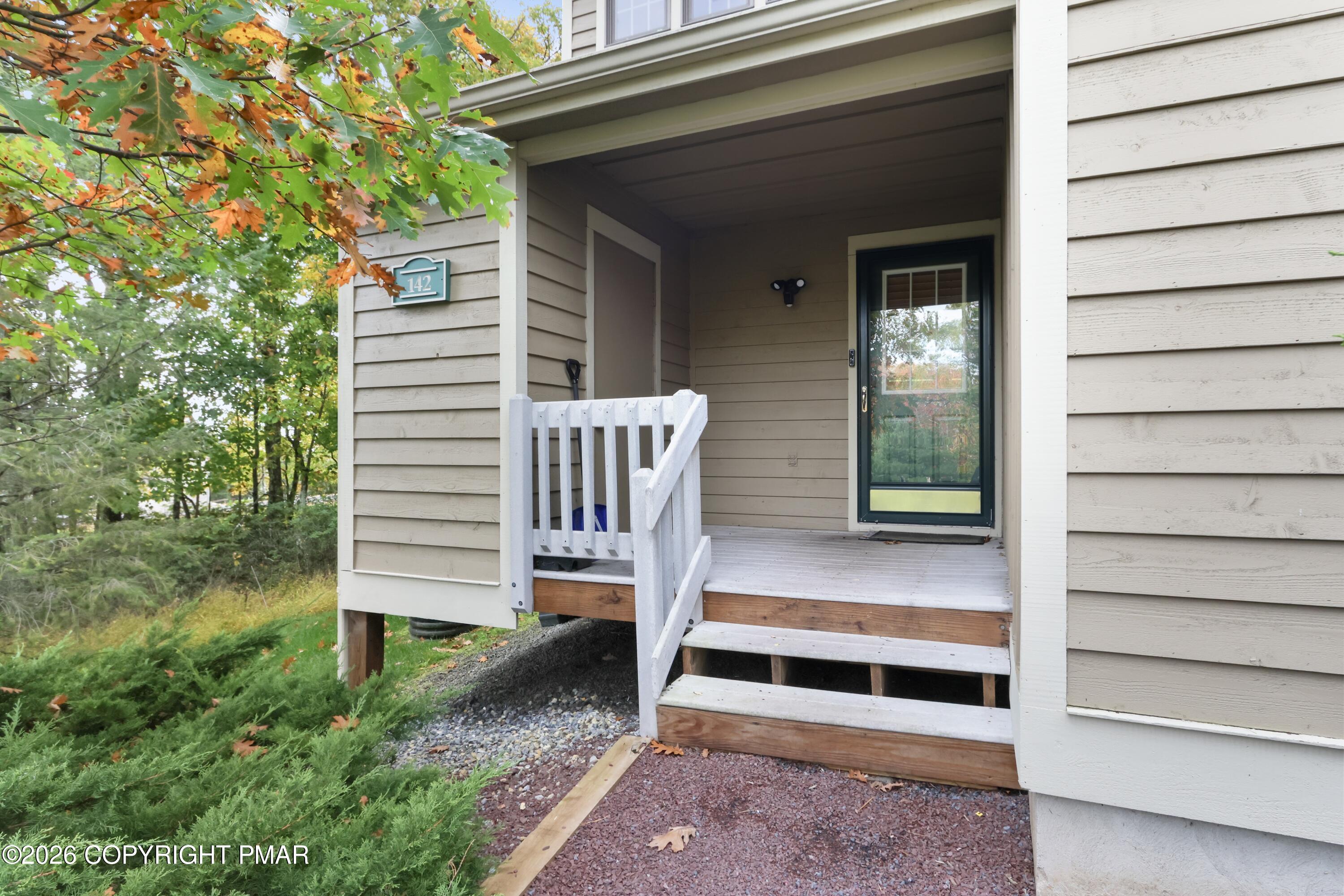 142 Pine Court Property Photo 3