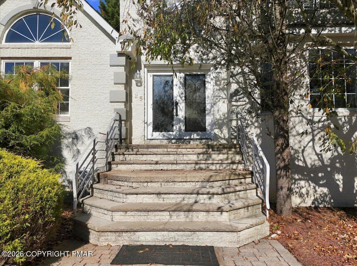 125 Estate Drive Property Photo 3