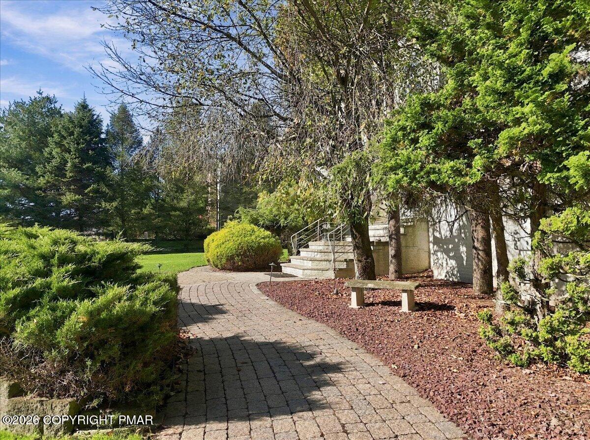 125 Estate Drive Property Photo 11