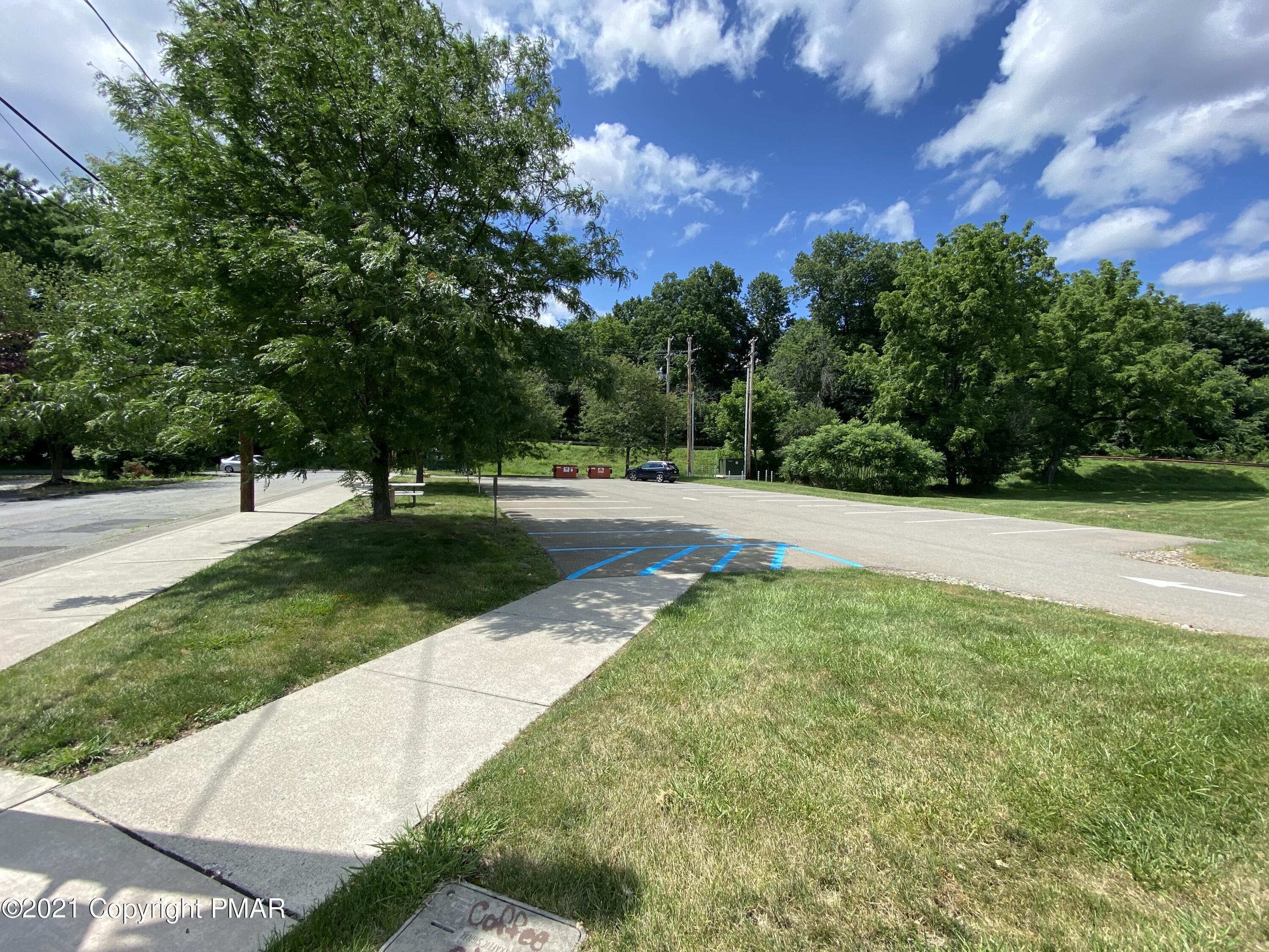 401 Mcconnel St Street Property Photo 3