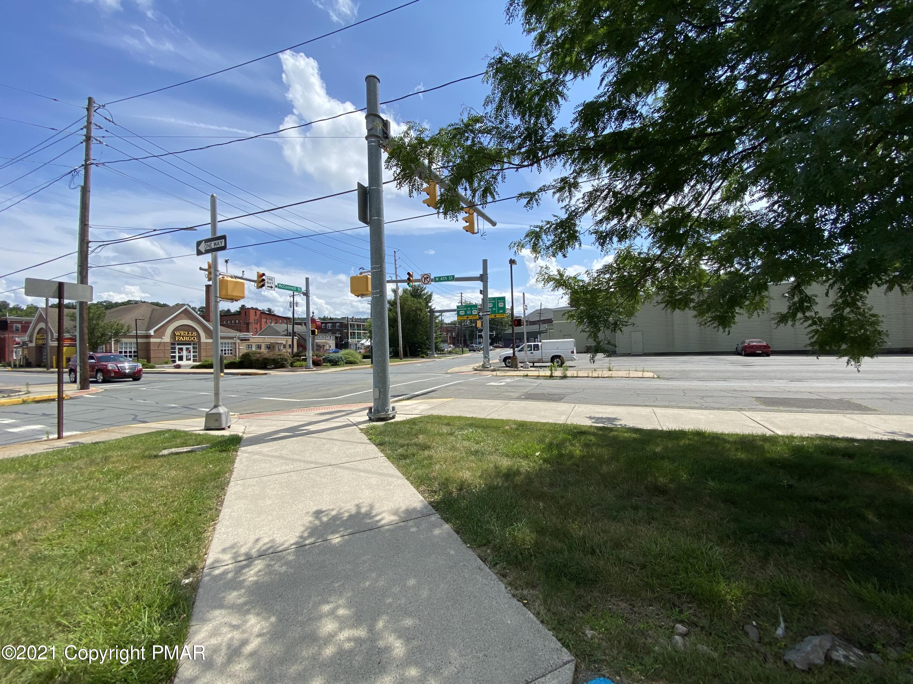 401 Mcconnel St Street Property Photo 4