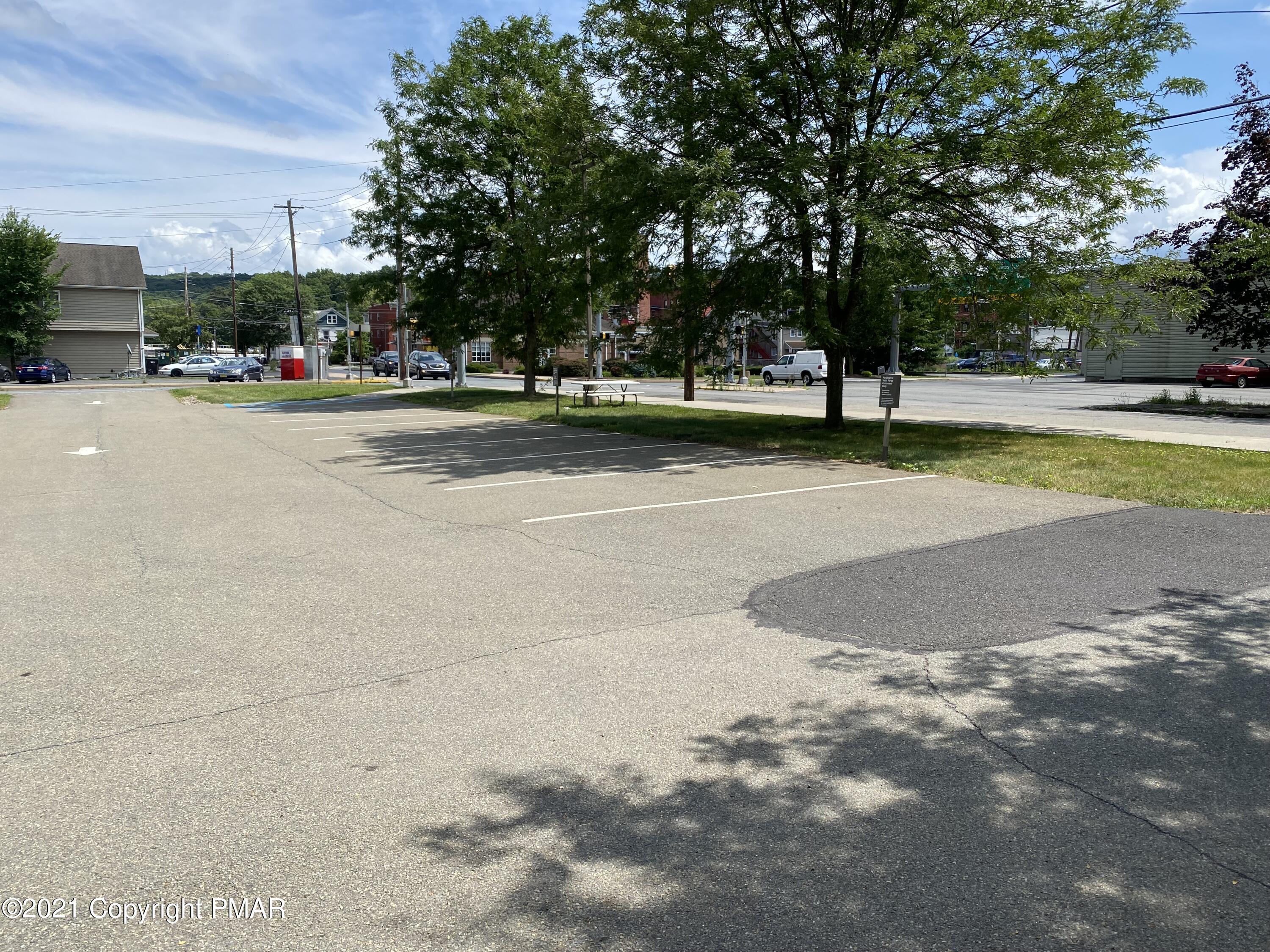 401 Mcconnel St Street Property Photo 12