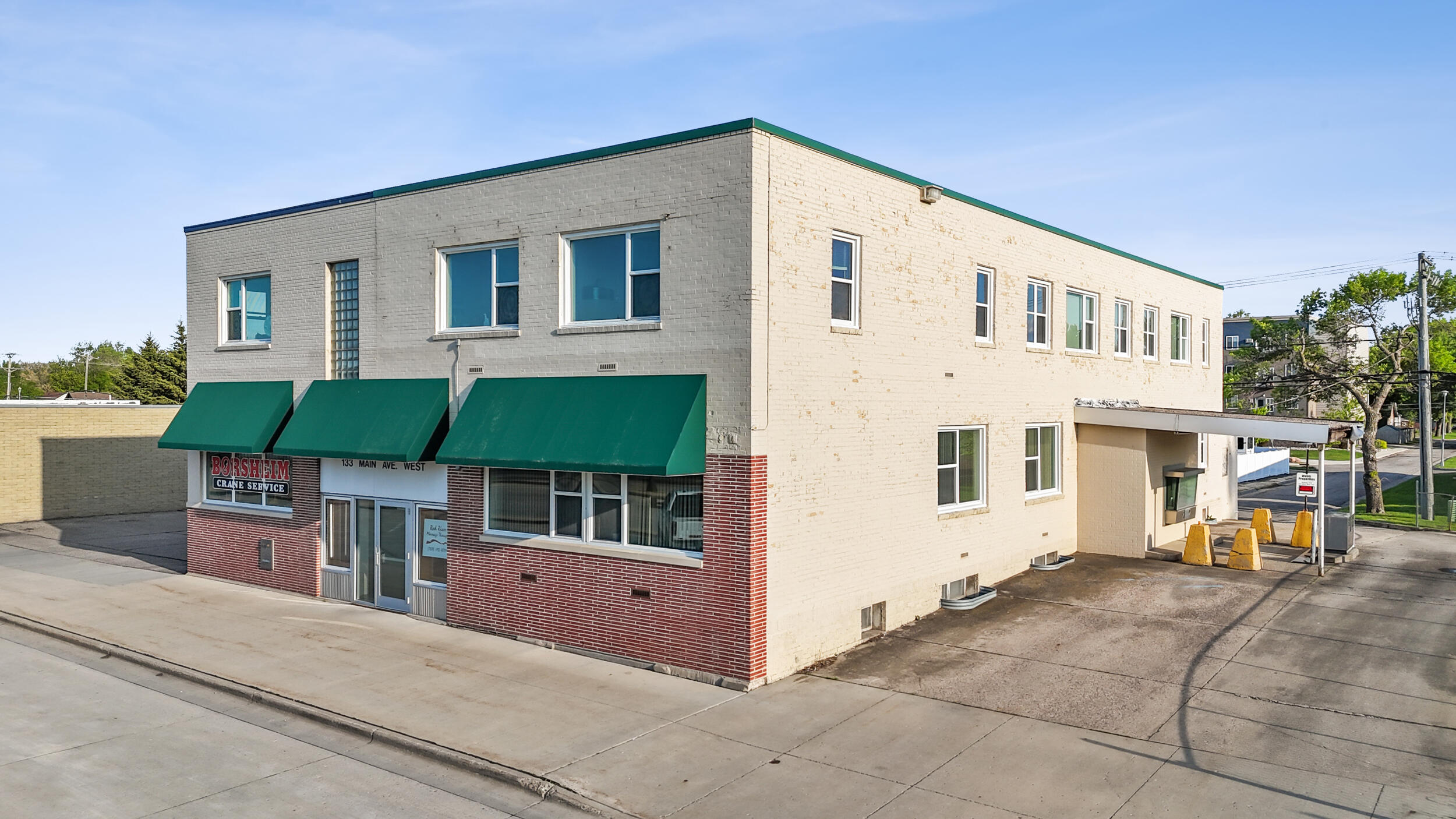 133 Main Avenue W Property Photo 1