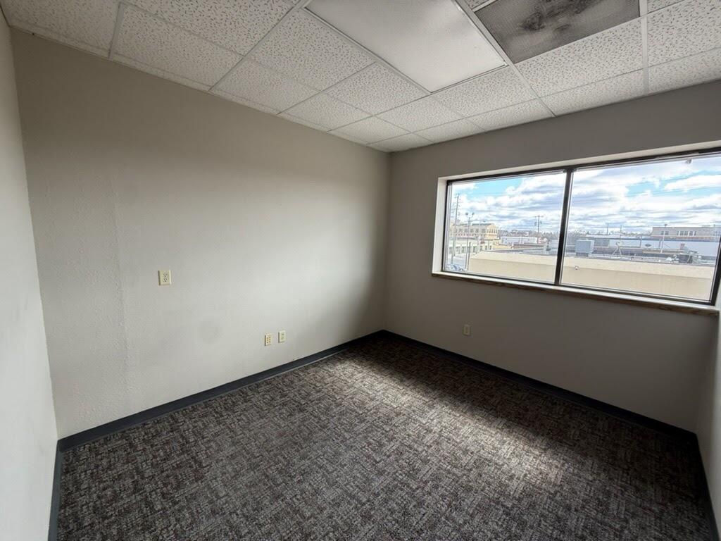 115 University Drive N Property Photo 7