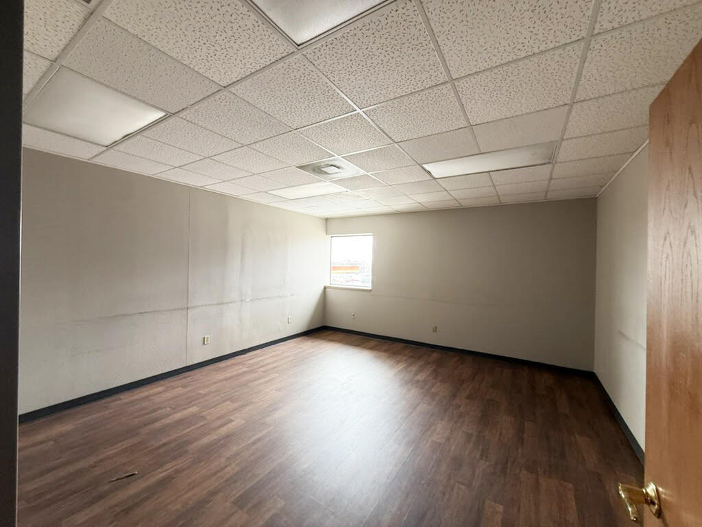 115 University Drive N Property Photo 14
