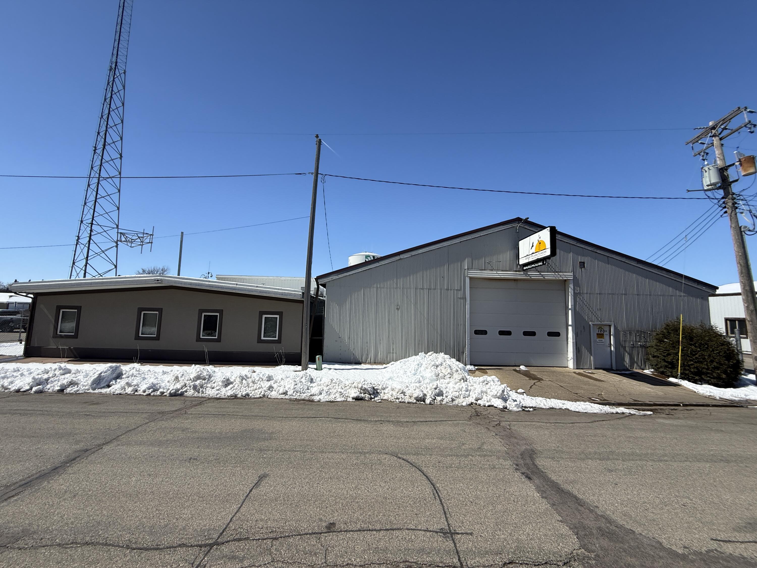 126 6th Street W Property Photo