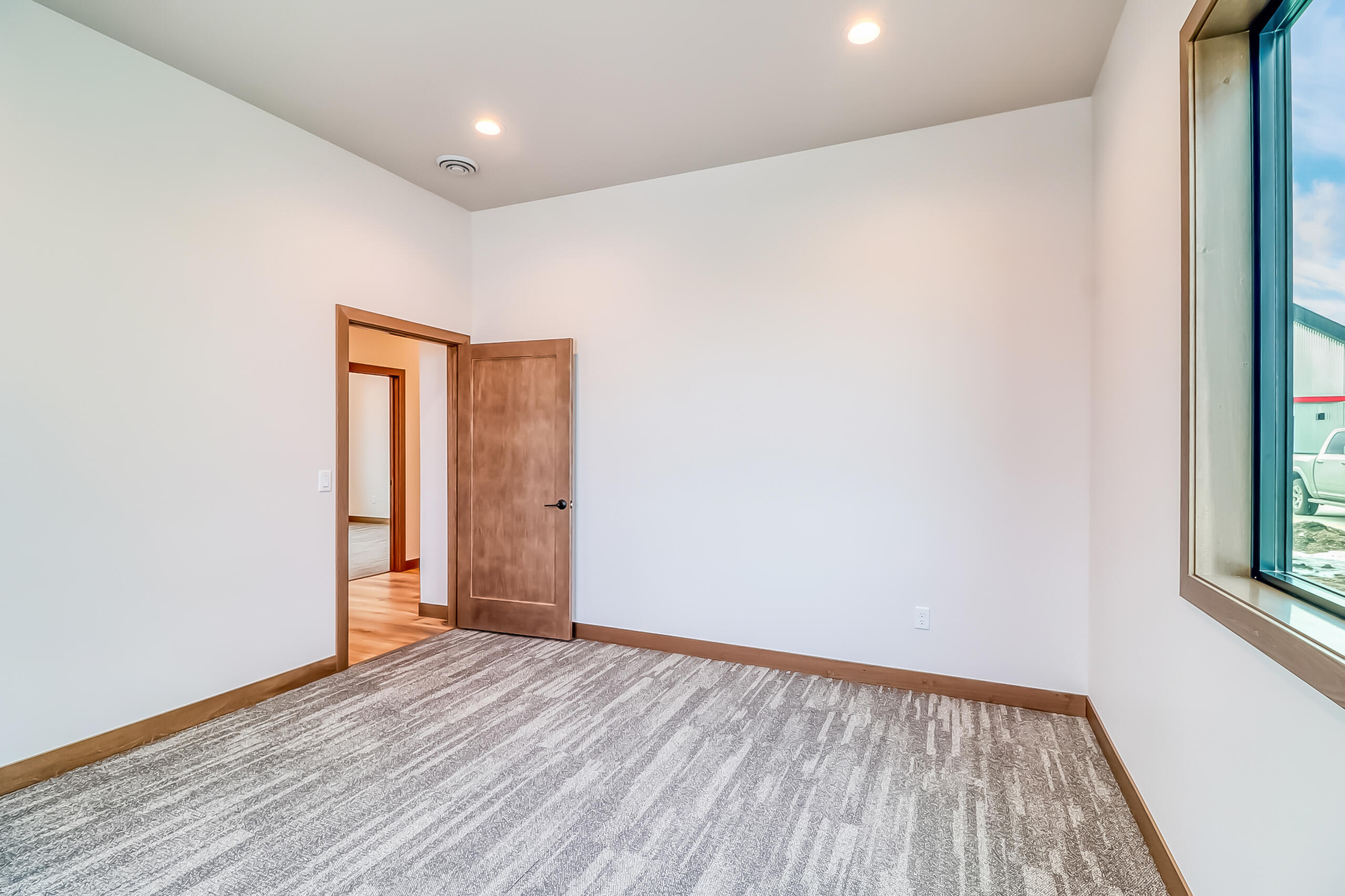 4000 53 Avenue S Property Photo 10