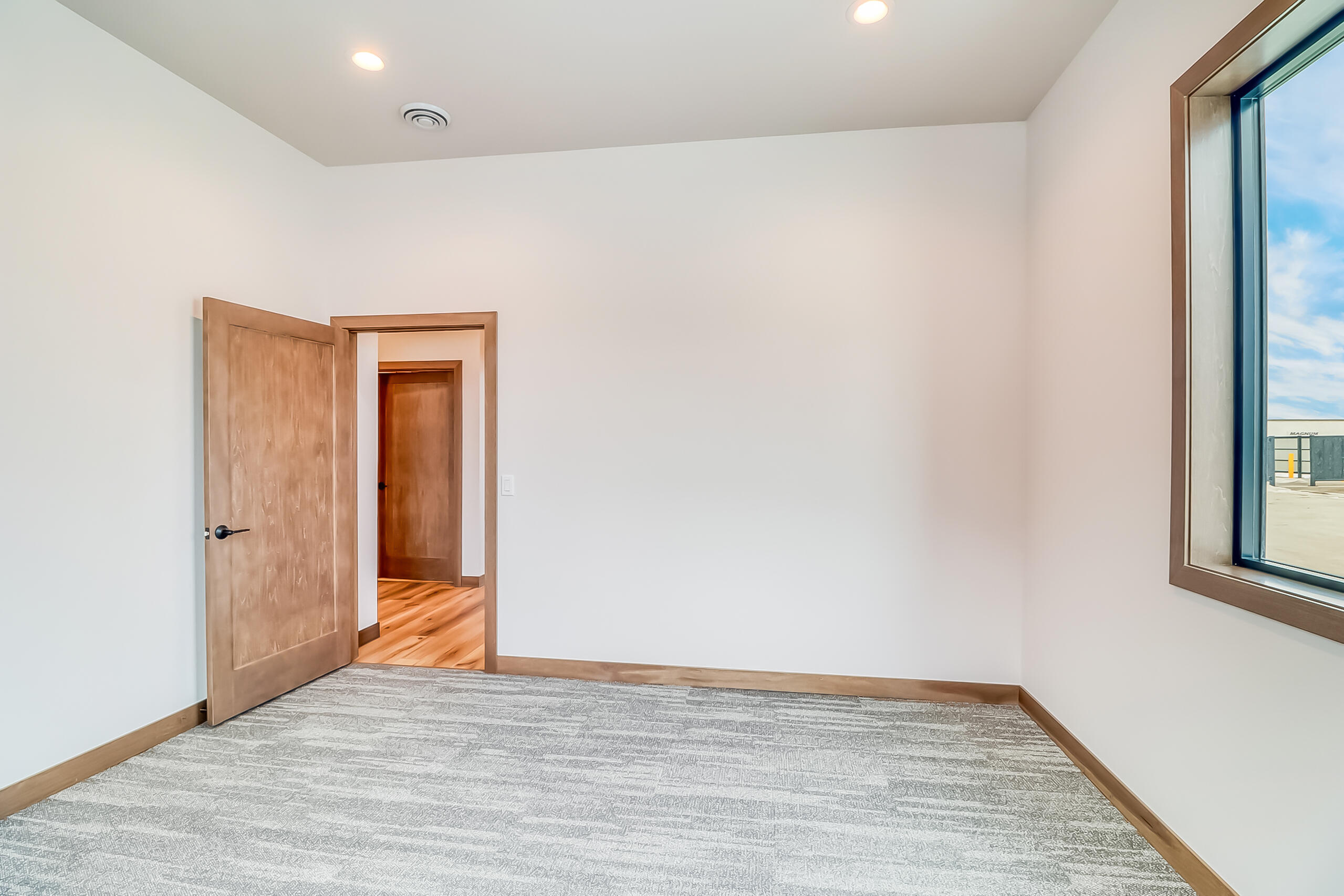 4000 53 Avenue S Property Photo 12