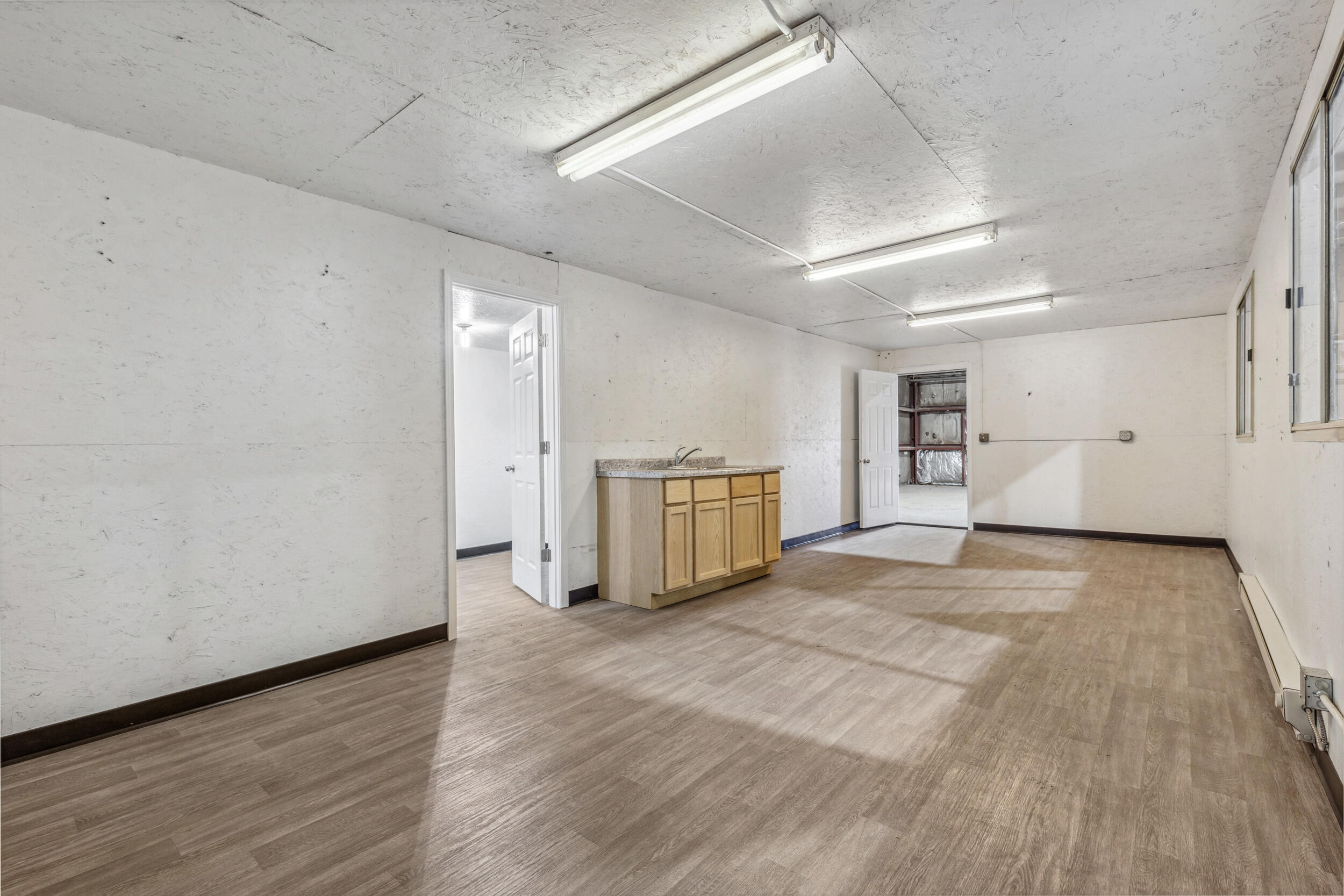 320 8th Street W Property Photo 4