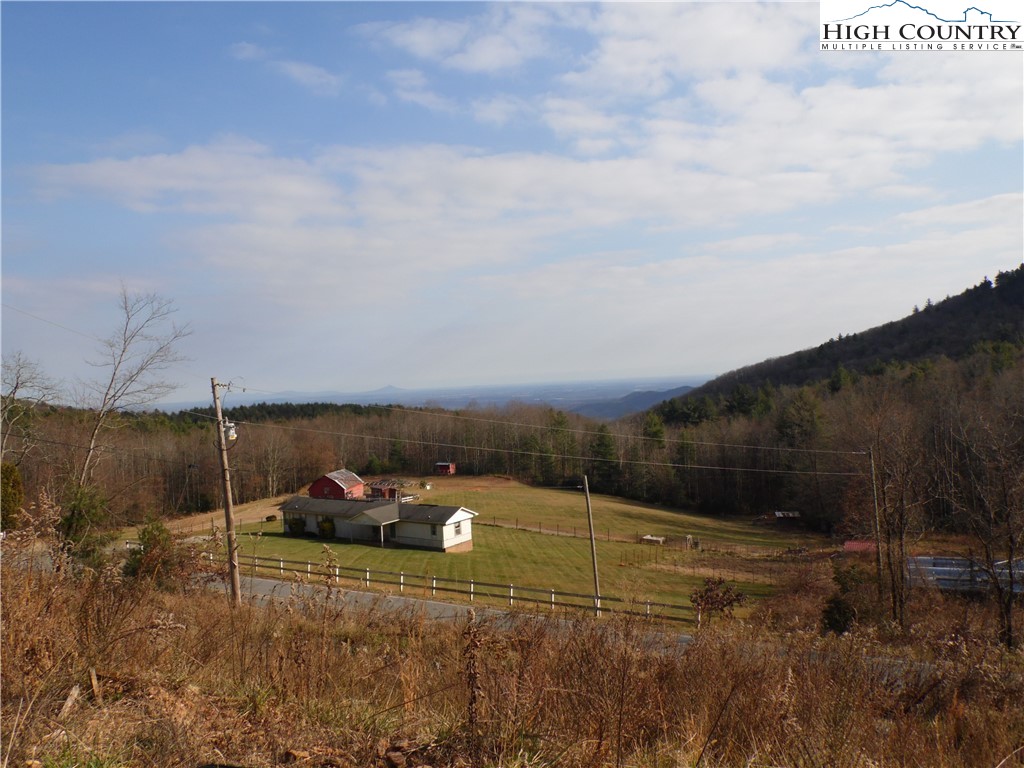 4143 Mountain View Road Property Photo 6
