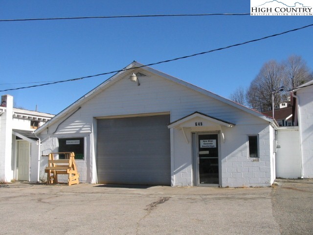 645/647 S Main Street Property Photo 2