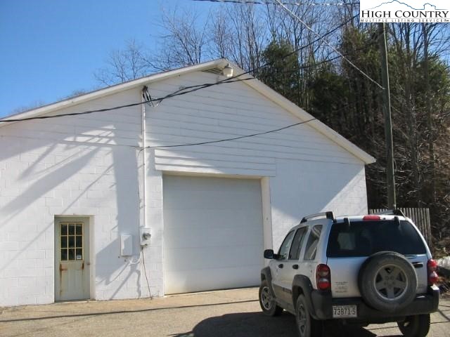645/647 S Main Street Property Photo 3