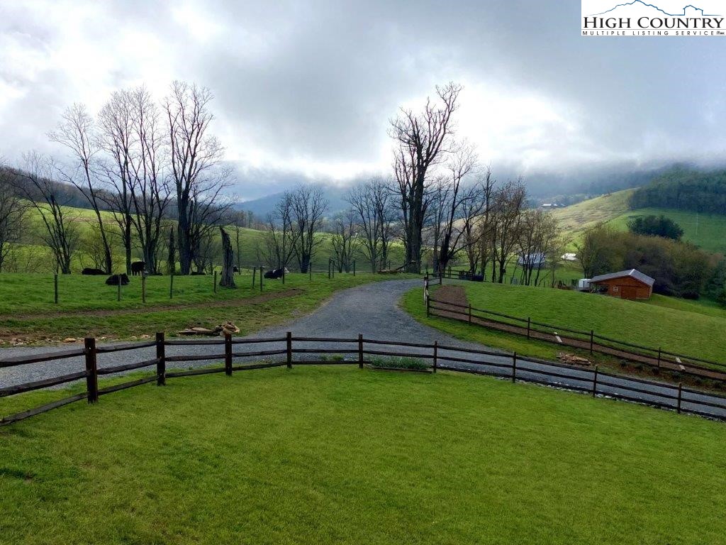 5 Twin Oaks Mountain Boulevard Property Photo 6