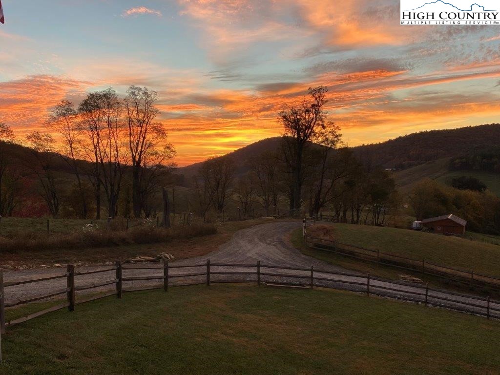 15 Twin Oaks Mountain Boulevard Property Photo 6