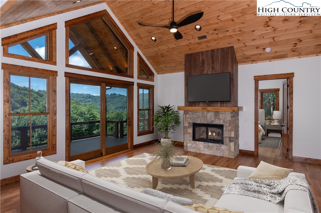 750 W Silver Springs Drive Property Photo 1