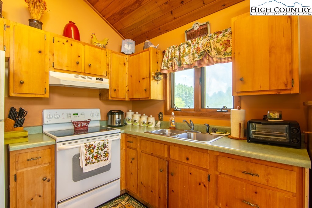 40 Yuri Lane Property Photo 16