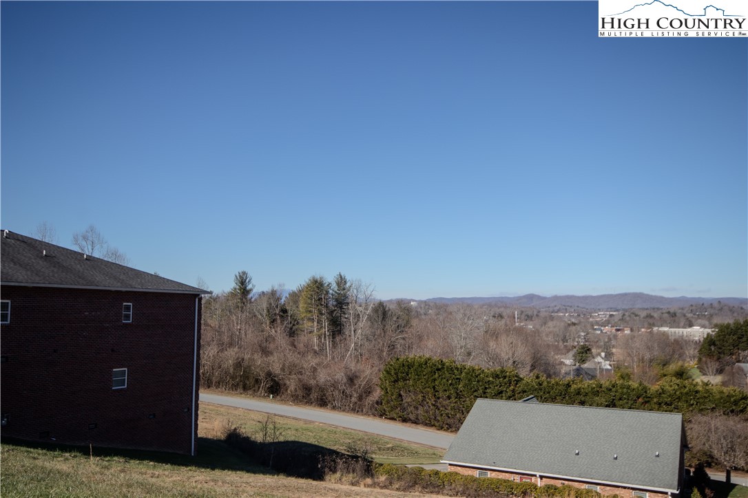 406 Se Whitmore Street Property Photo 2