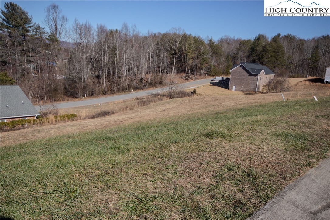 406 Se Whitmore Street Property Photo 3