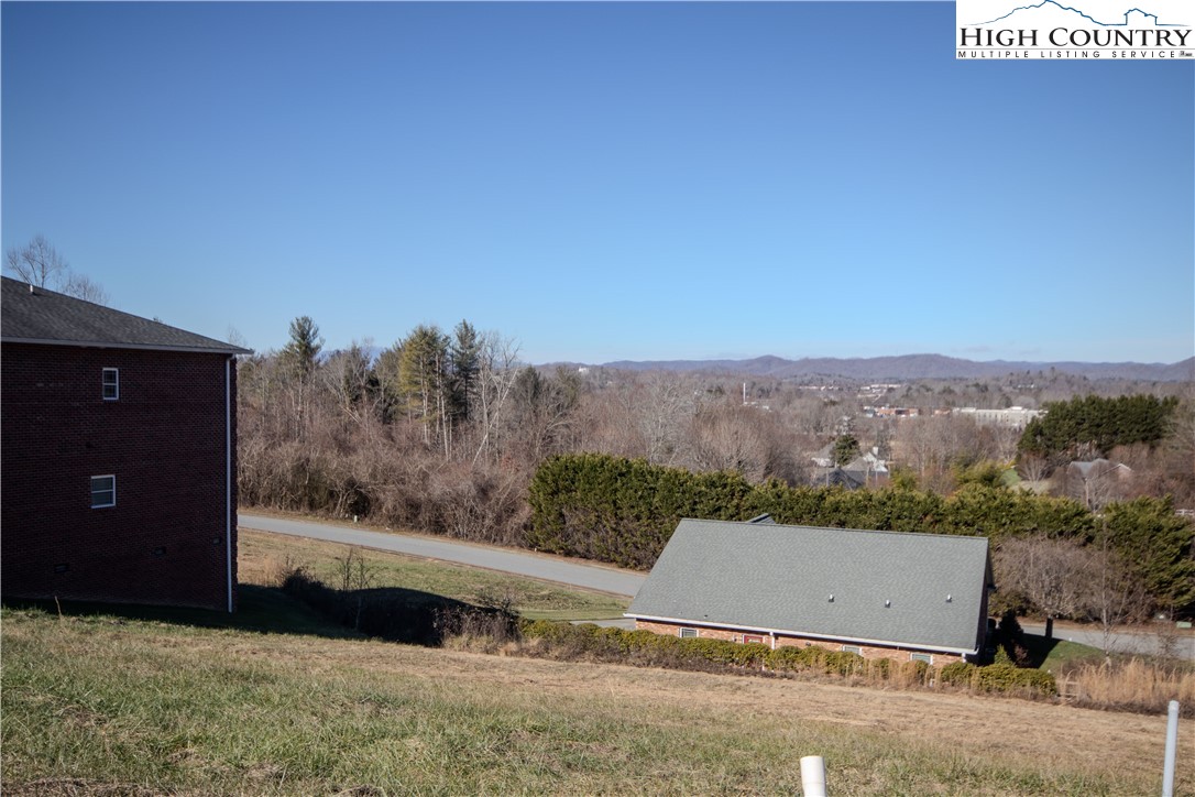 406 Se Whitmore Street Property Photo 4