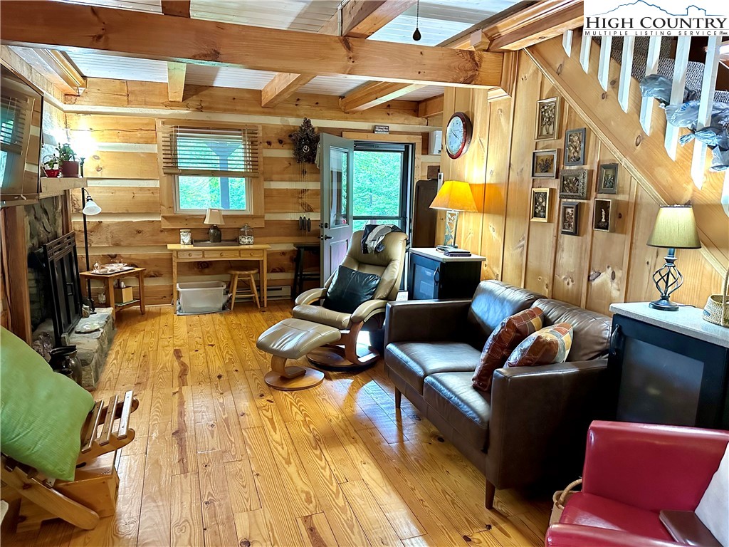 2259 Grassy Creek Road Property Photo 4