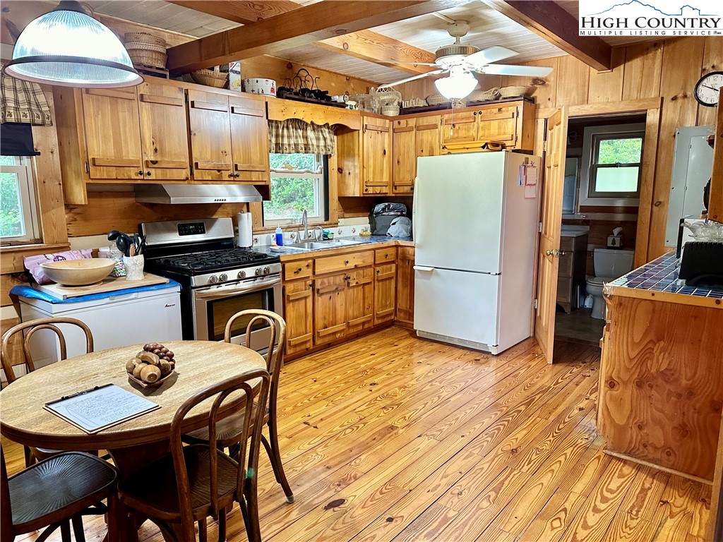 2259 Grassy Creek Road Property Photo 7