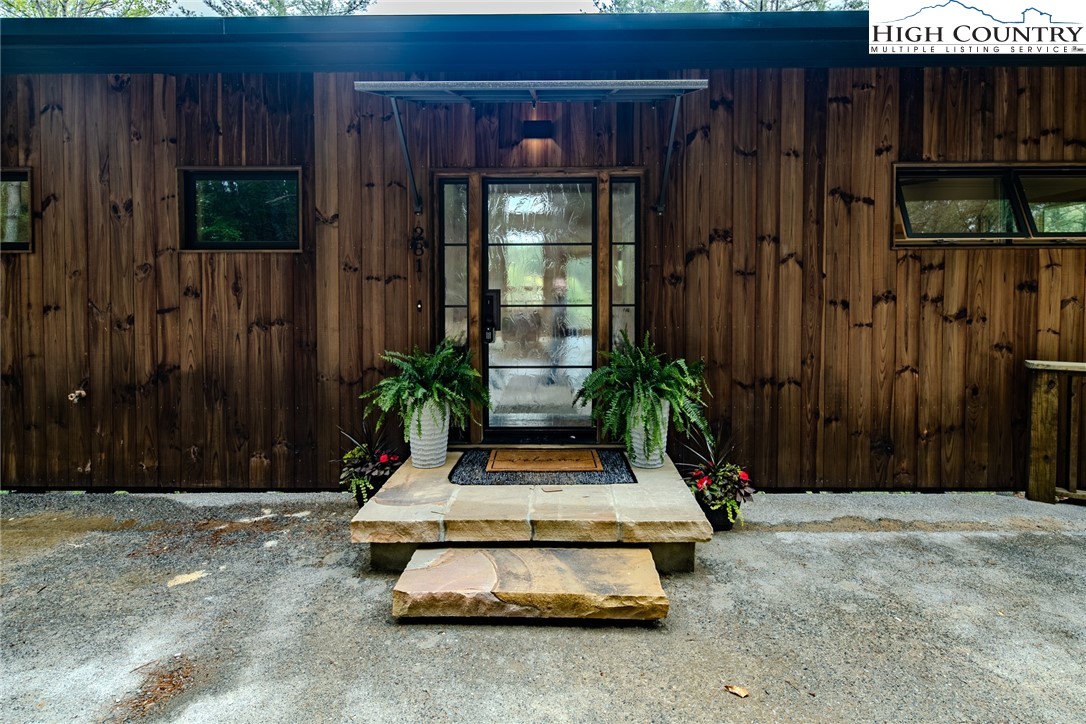 281 New River Farms Road Property Photo 3