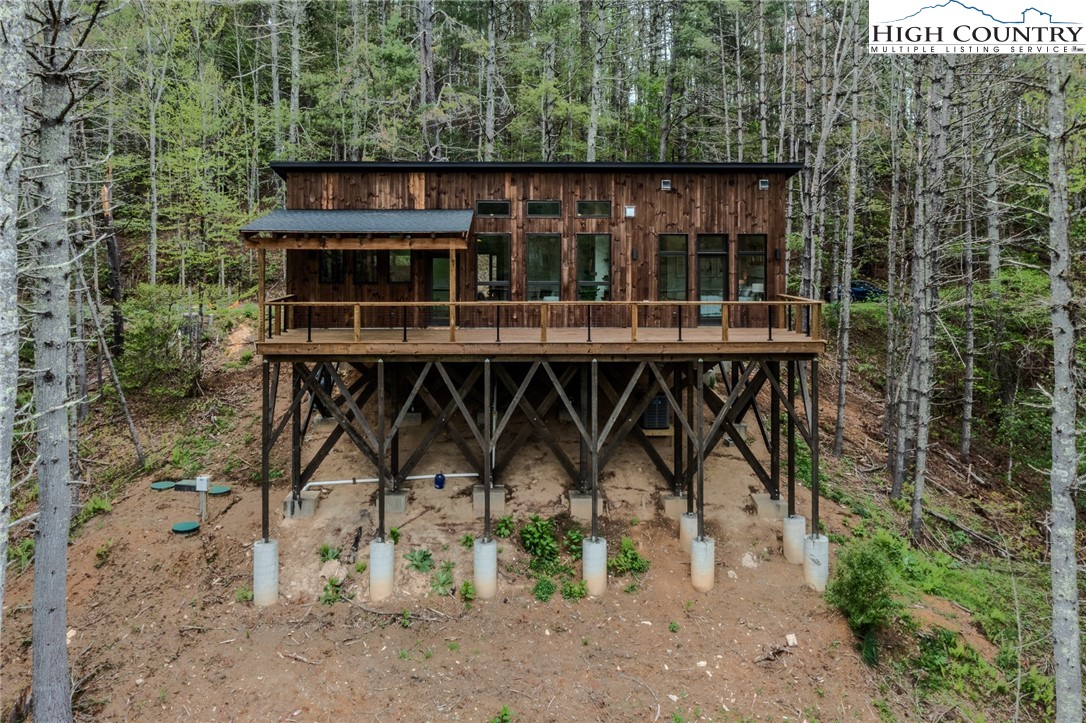 281 New River Farms Road Property Photo 4