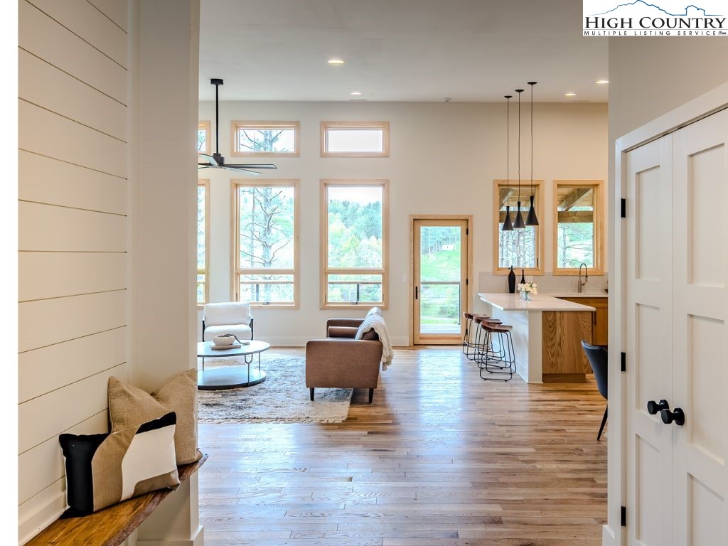 281 New River Farms Road Property Photo 5