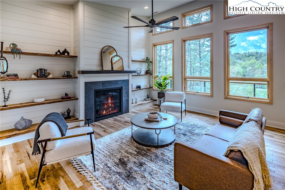 281 New River Farms Road Property Photo 6