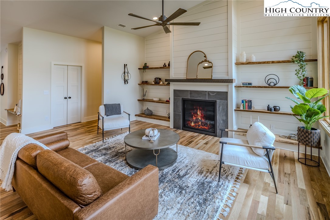 281 New River Farms Road Property Photo 8