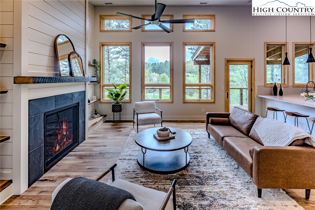 281 New River Farms Road Property Photo 9