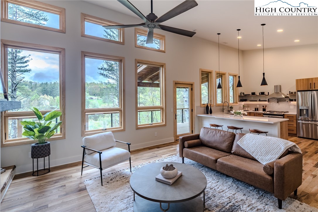 281 New River Farms Road Property Photo 10