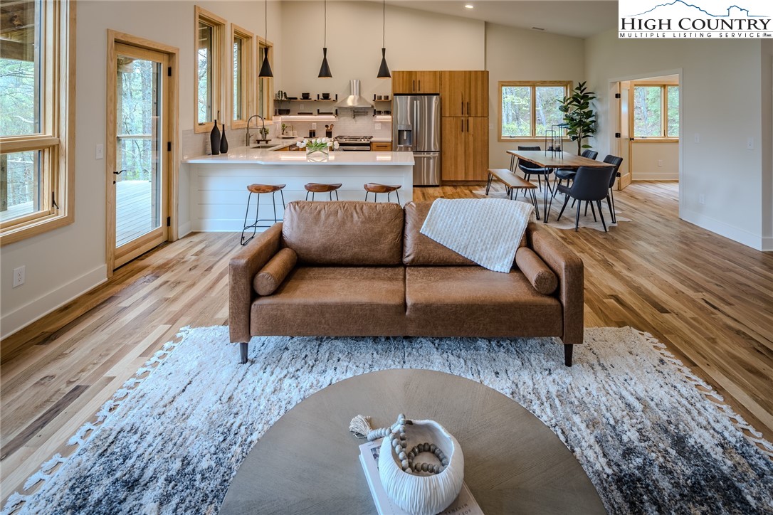 281 New River Farms Road Property Photo 11