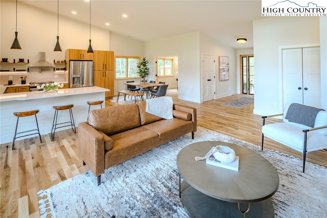 281 New River Farms Road Property Photo 12