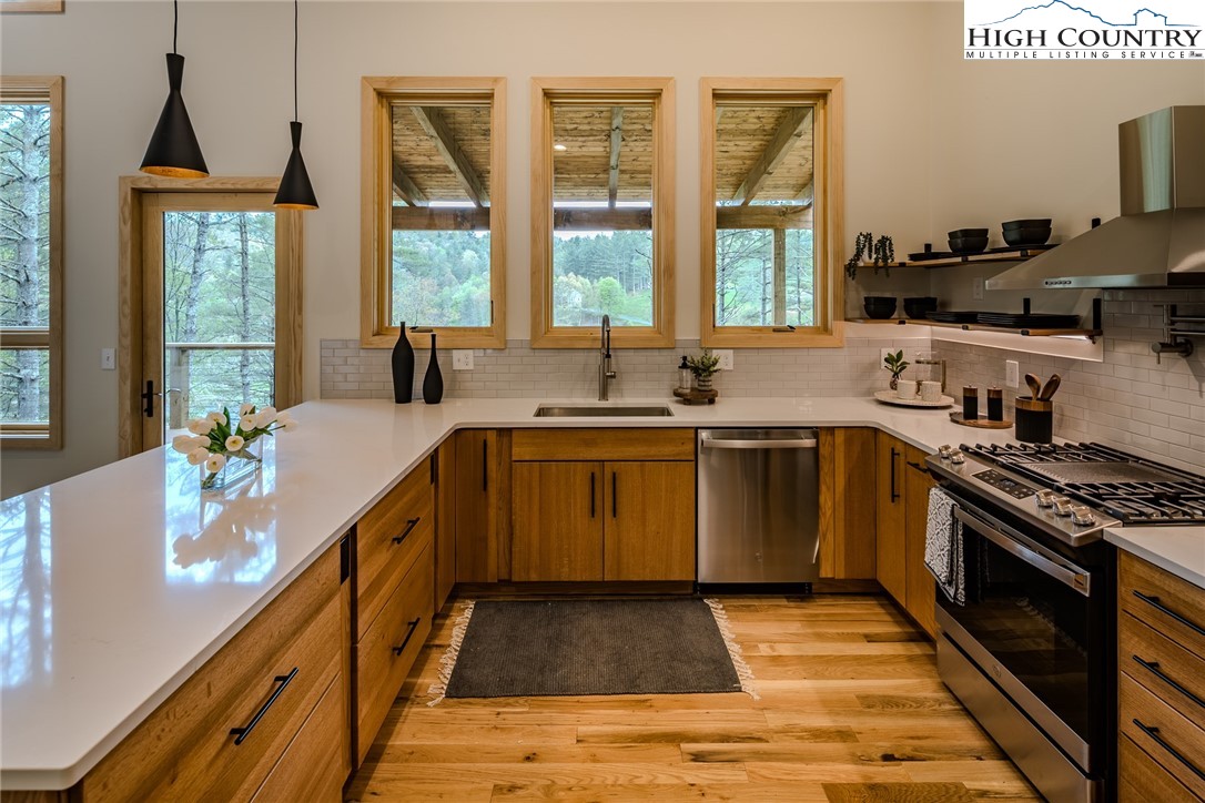 281 New River Farms Road Property Photo 15